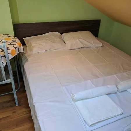 Midtown Place Loft таванска с баня Doris 2