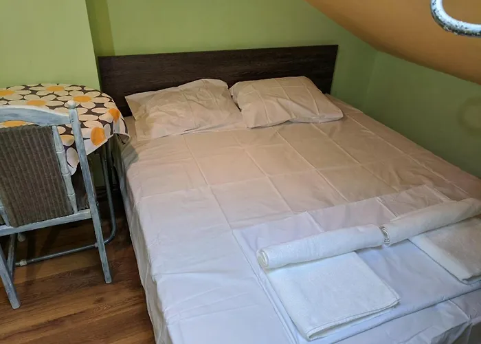 Midtown Place Loft таванска с баня Doris 2